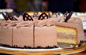 congerdesign-cream-cake-560663_1920