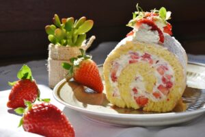 ritae-strawberry-roll-1263099_1920